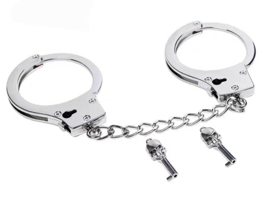 SM女王家馨展示合金銀色手銬調教道具